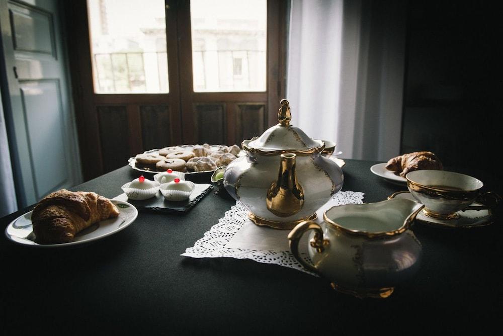 Agatha Cosy Hotel Катания Екстериор снимка