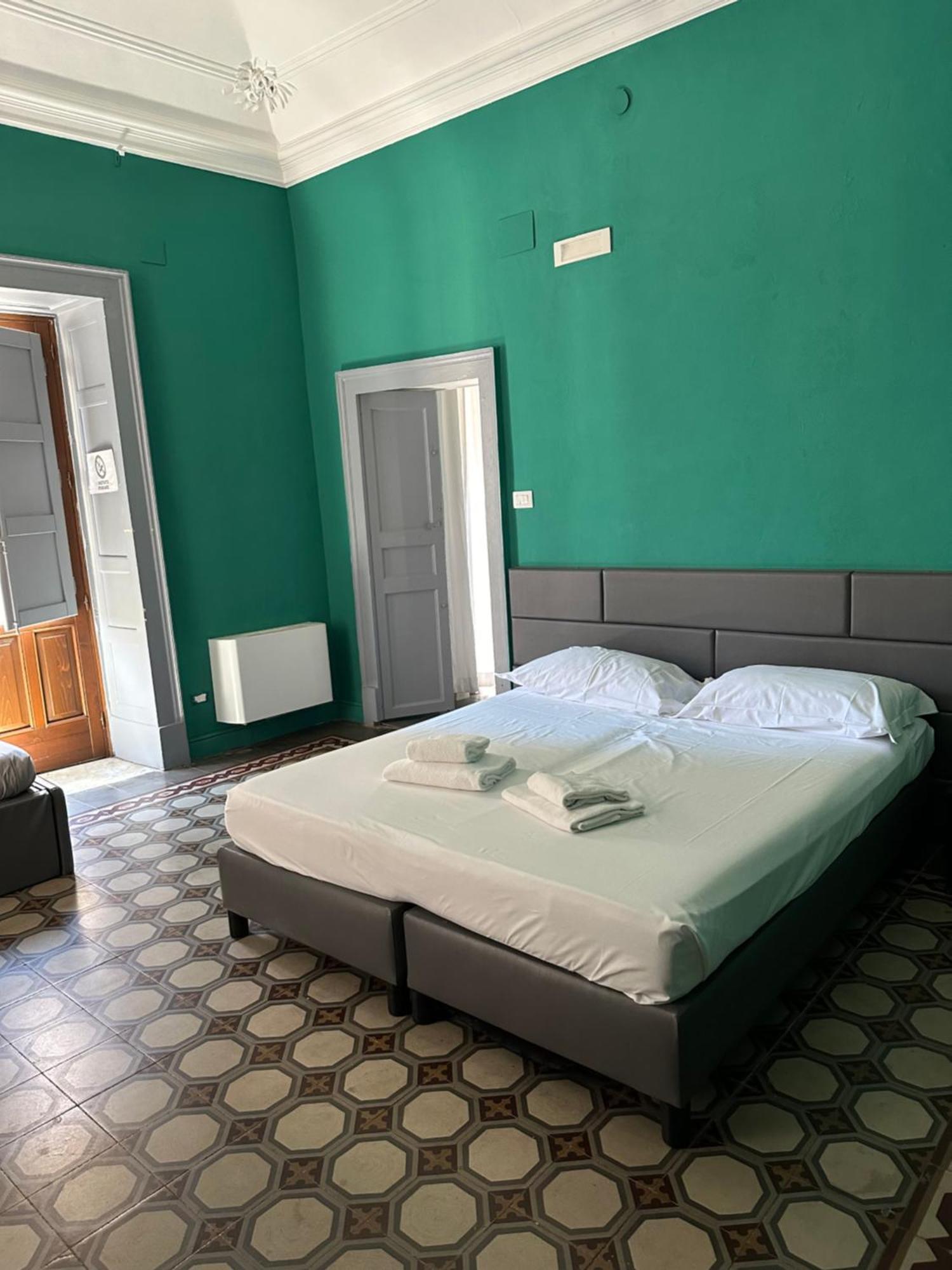 Agatha Cosy Hotel Катания Екстериор снимка